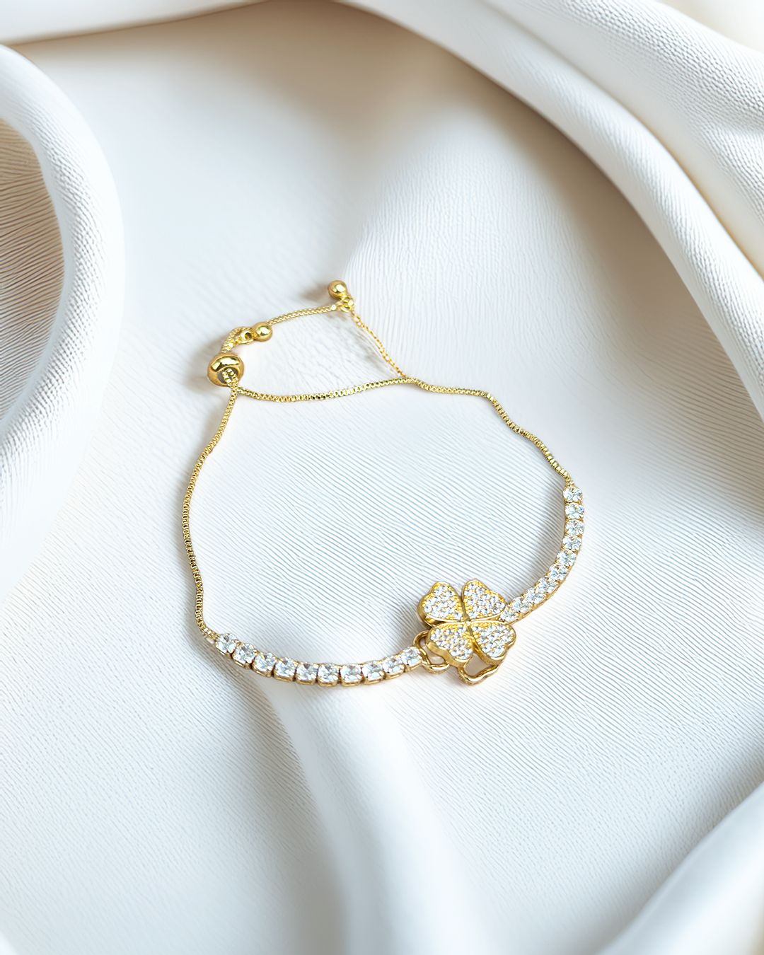 VIXA Eternal Luck Bracelet | Kristal İşlemeli Yonca